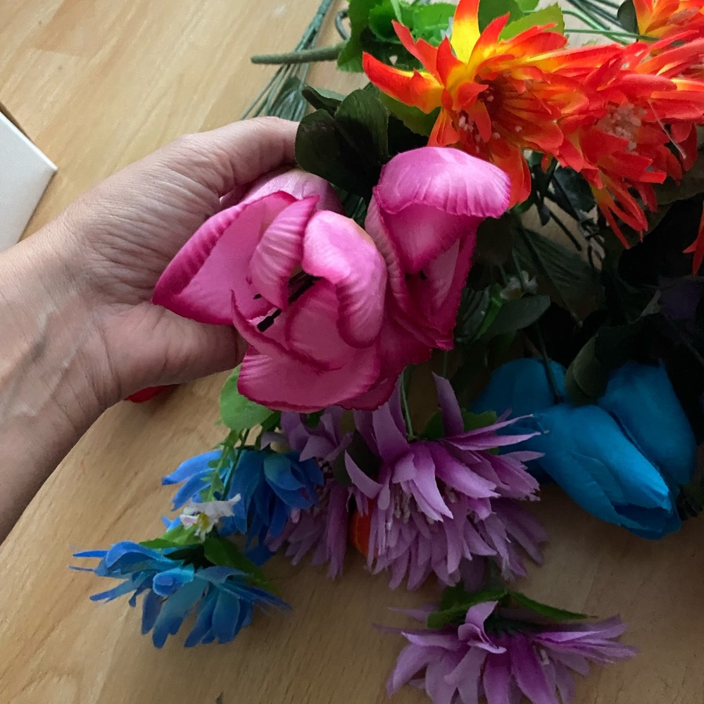 ⭐️Assorted Artificial Flowers!🌟 - Picture 3 of 9